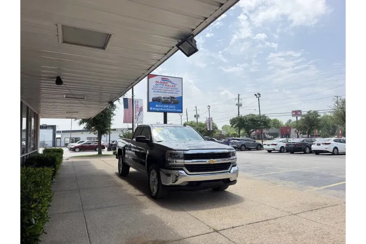 $22999 : 2018 Silverado 1500 LT image 3