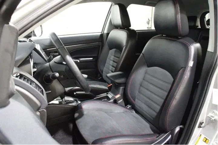 $25983 : Mitsubishi Outlander Sport 2 image 5