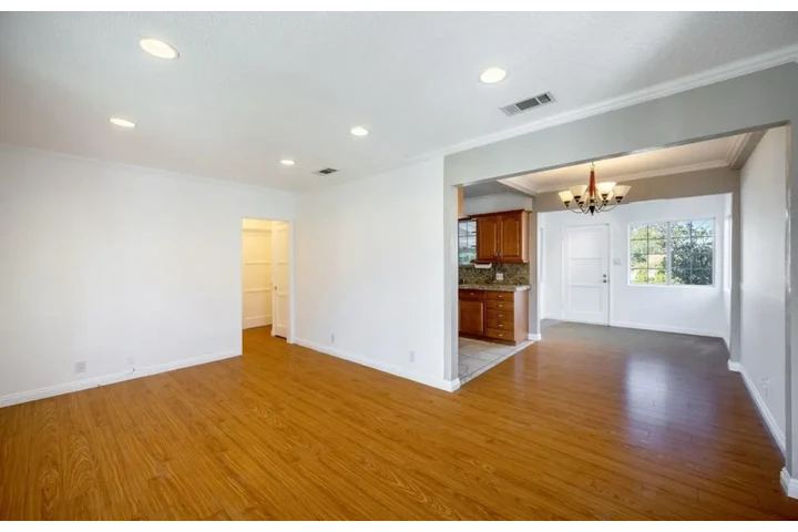 $2500 : 3Bed/2Bath Home in West Adams image 3