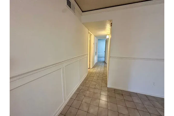 $1200 : Standard 2beds 1baths image 7