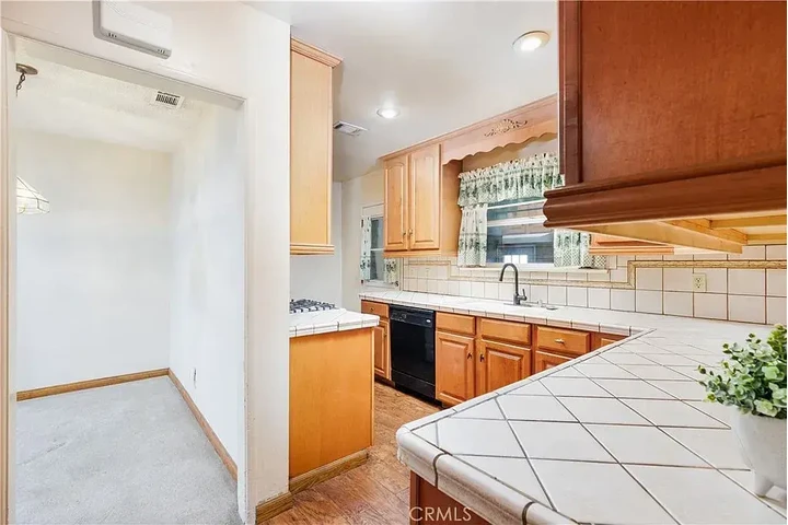 $1400 : 3 Bedrooms - Renta image 8