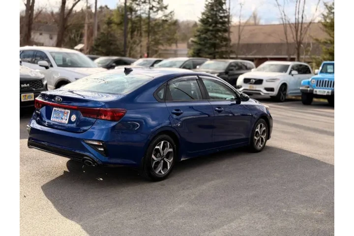 $10500 : 2019 Forte LXS image 8