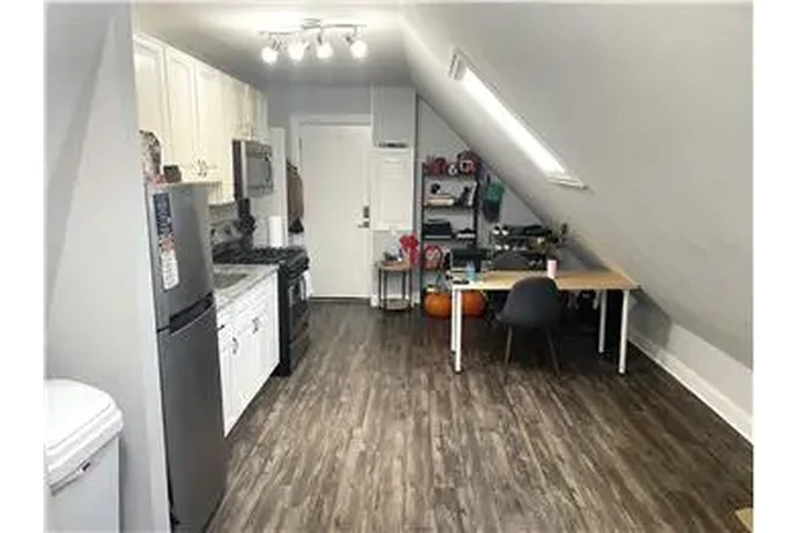 $1695 : Rental property with 1 bedro image 3