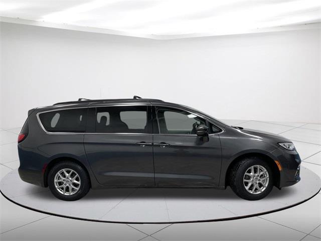 $23590 : Pre-Owned 2022 Pacifica Touri image 2