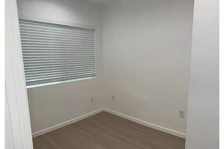 $800 : estudio recién reformado image 5