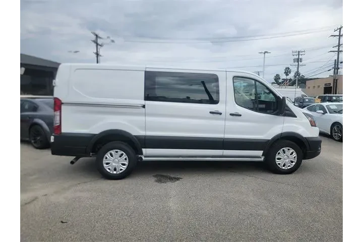 $32595 : Ford Transit 2024 250 3dr SW image 4