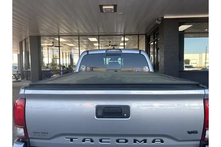 $28025 : Toyota Tacoma 2019 4x4 SR5 V image 4