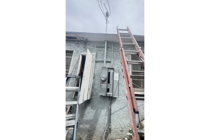 Romero’s Electric image 4