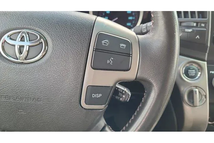 $24994 : Toyota Land Cruiser 2009 AWD image 10