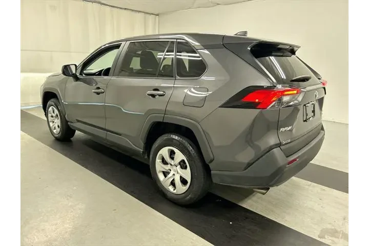 $28050 : Toyota RAV4 2023 AWD LE 4dr image 7