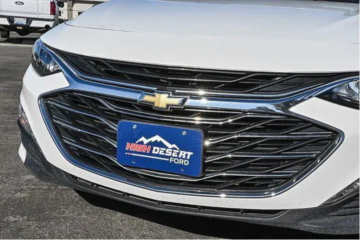 $17388 : Chevrolet Malibu 2023 LT 4dr image 5