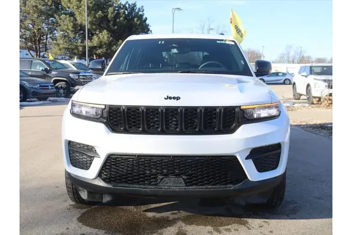 $27477 : Jeep Grand Cherokee 2024 4x4 image 2