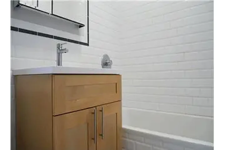 $5500 : Rental property with 3 bedro image 8