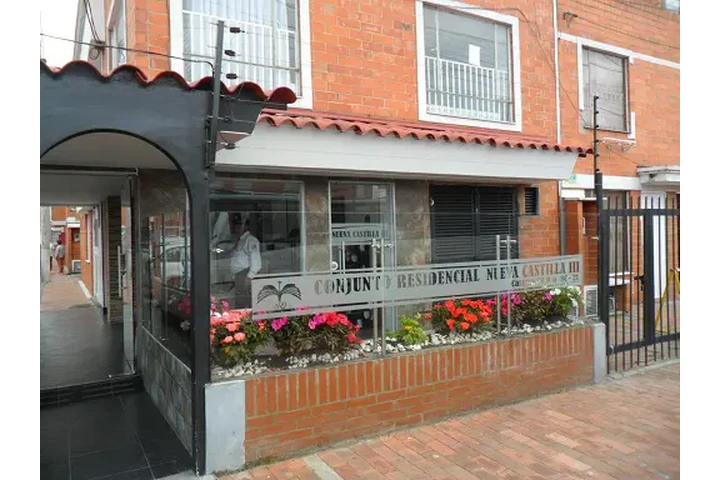 $270000000 : CONFORTABLE CASA EN TINTAL image 9