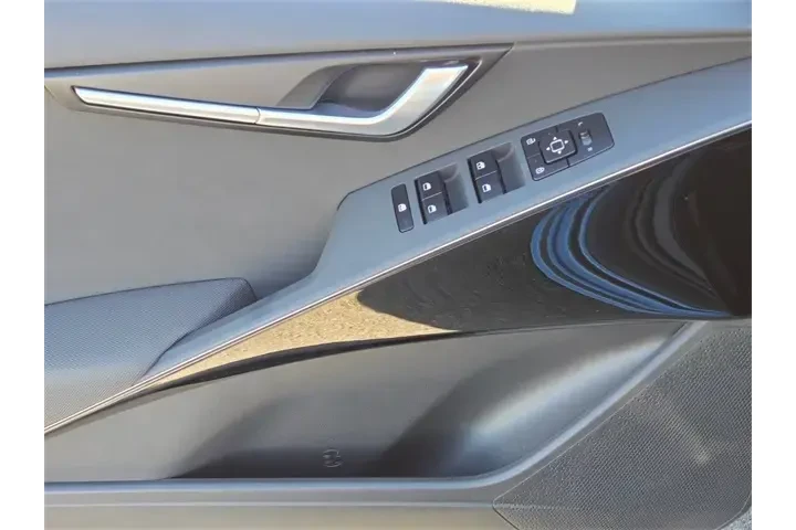 $24988 : Kia Niro EV 2025 Wind 4dr Cr image 10