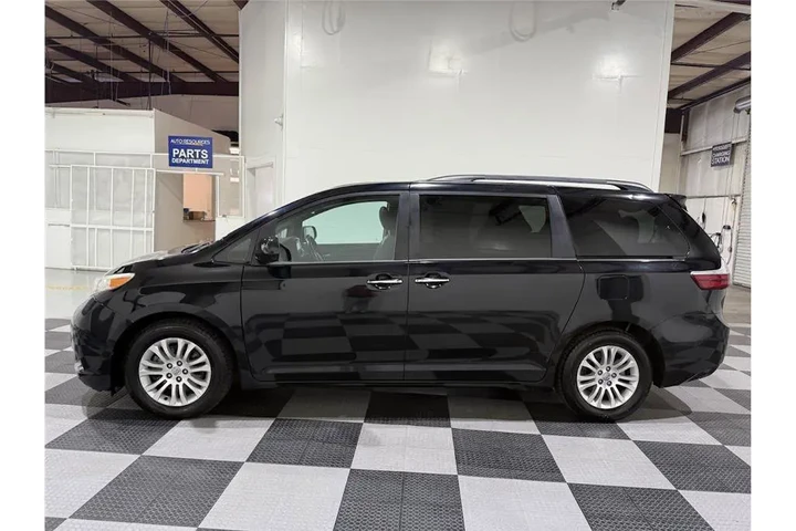 $19549 : Sienna 2017 image 7