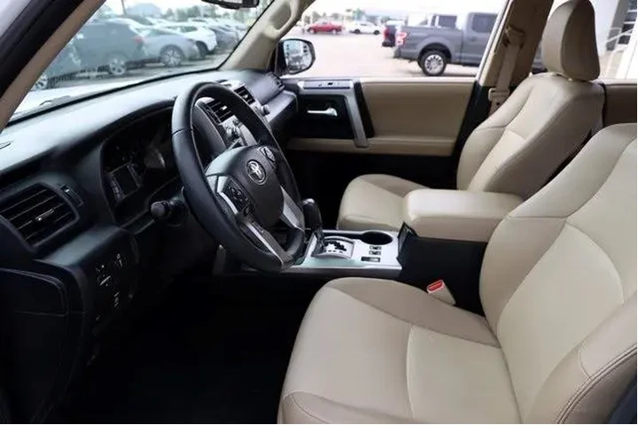 $27928 : Toyota 4Runner 2019 4x2 SR5 image 10