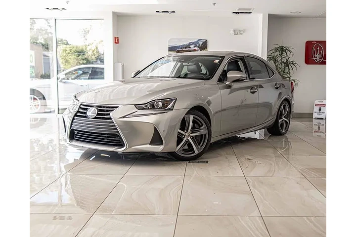 $25111 : Lexus IS 300 2017 AWD 4dr Se image 1