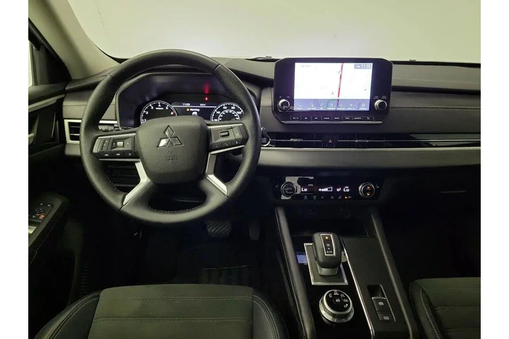$24998 : Mitsubishi Outlander 2024 SE image 10