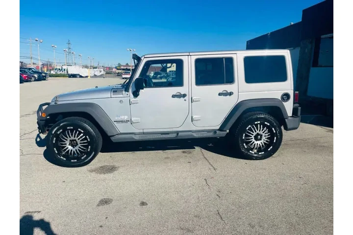$8999 : 2011 Wrangler Unlimited Sahara image 4