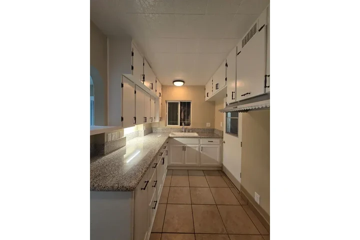 $1650 : Huntington Park - 3 Bed / 2 image 2