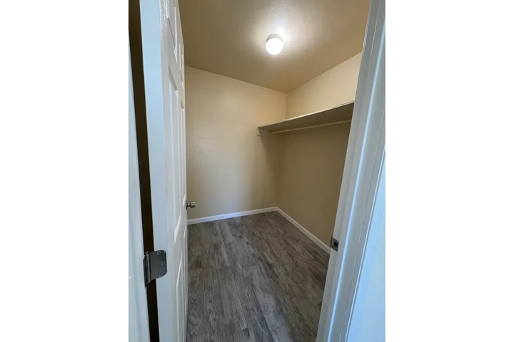$3100 : 324 N Palomares St image 3