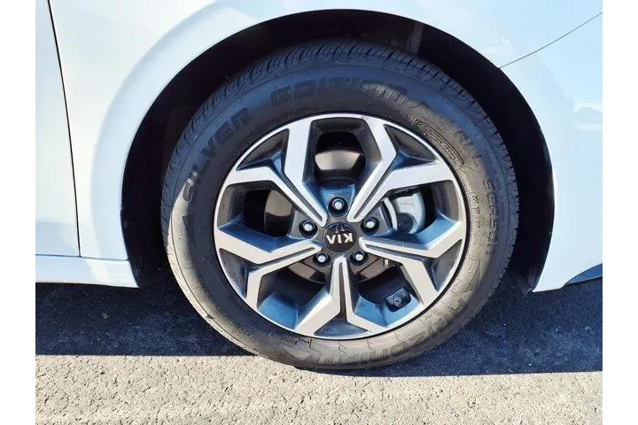 $14776 : Kia Forte 2021 FE 4dr Sedan image 9