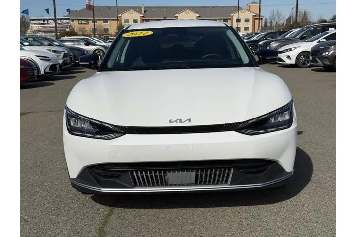 $24492 : Kia EV6 2024 Light 4dr Cross image 2