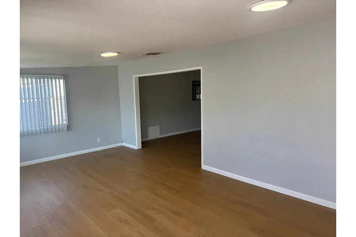 $1480 : North Hollywood 3 - 1.5 Bath🏡 image 9