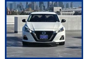 $22695 : Nissan Altima 2020 2.5 SR 4d thumbnail