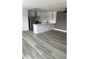 $2350 : 130 E Adams Blvd thumbnail