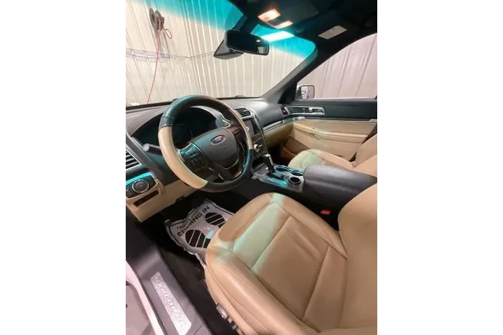 $16990 : Ford Explorer 2017 Limited 4 image 7