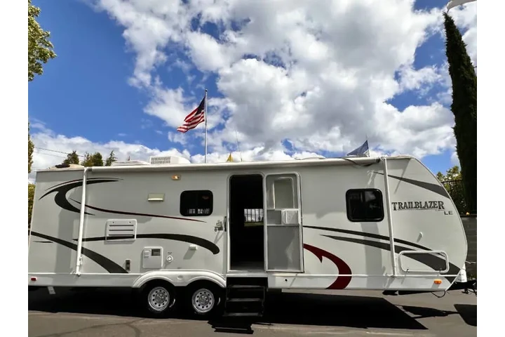 $14950 : 2010 Komfort Trailblazer LE 2 image 3