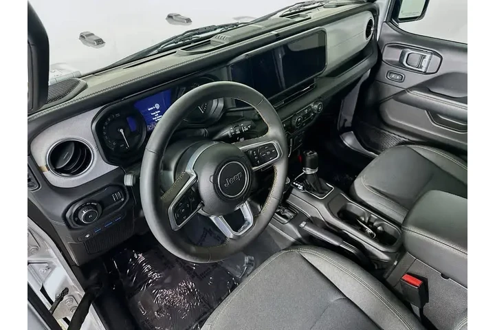 $27905 : Jeep Wrangler 2024 4x4 Sahar image 2