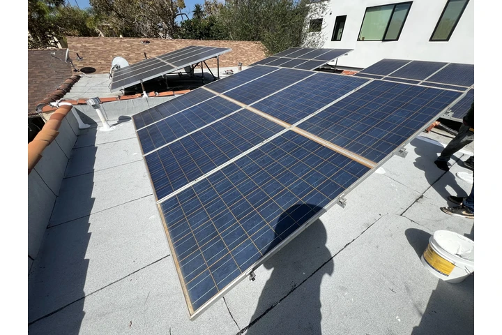 Se remueven paneles solares image 3