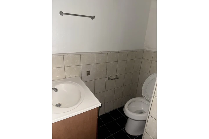 $3300 : Duplex 3 bedroom & 2 bathroom image 8