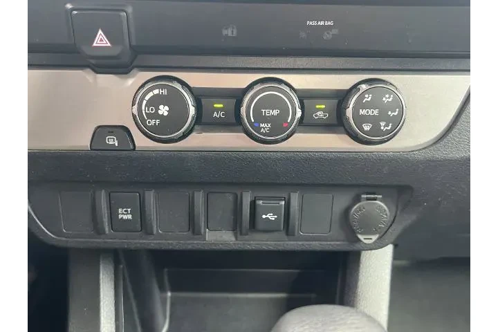 $20998 : Toyota Tacoma 2020 4x2 SR5 4 image 8