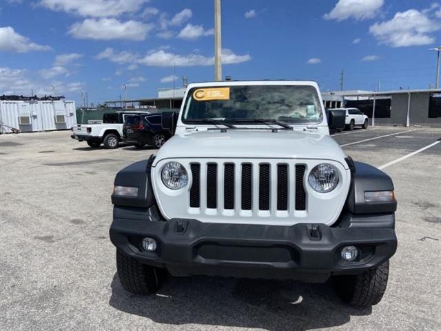 $12000 : Selling My 2020 Jeep Wrangler image 1