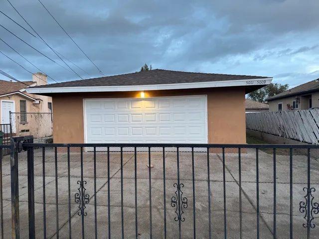 $1700 : Inglewood -Single Family Home image 1