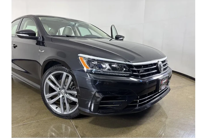 $14090 : 2018 Passat R-Line image 7