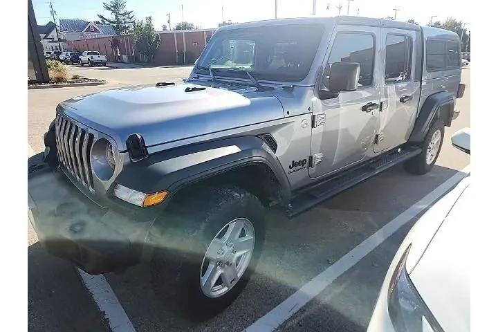 $23300 : Jeep Gladiator 2020 4x4 Spor image 10