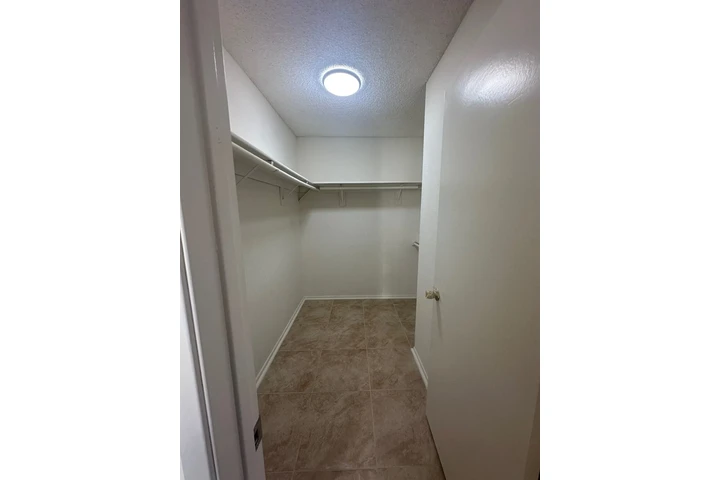 SOLAMENTE (55+) APTS DE 1 REC. image 4