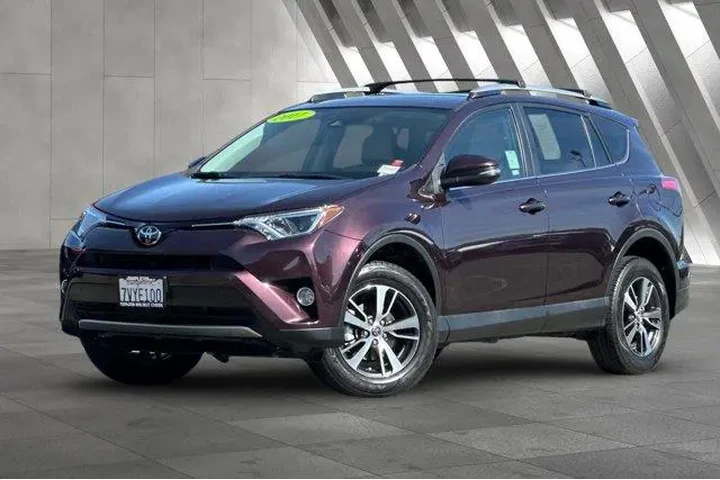 $21500 : Toyota RAV4 2017 XLE 4dr SUV image 4