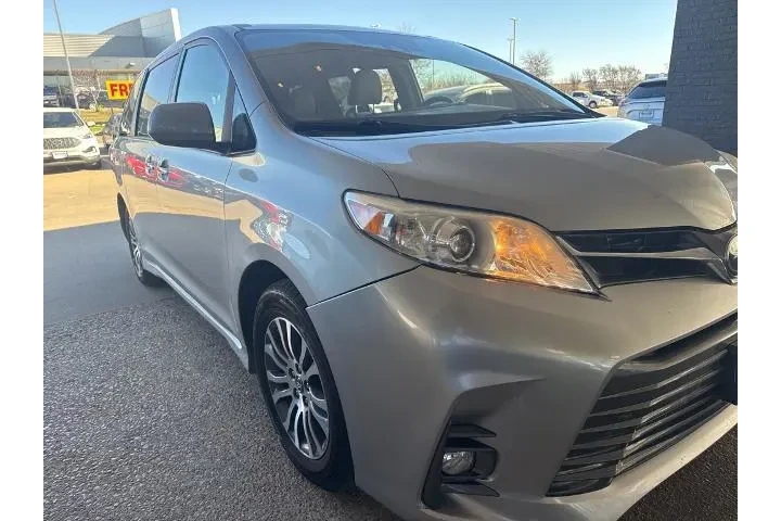 $25889 : Toyota Sienna 2020 XLE 7-Pas image 4