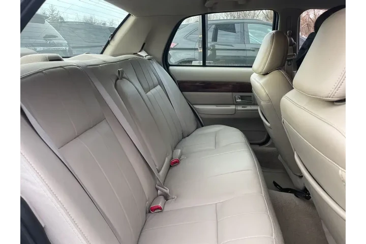 $12699 : Mercury Grand Marquis 2010 L image 7