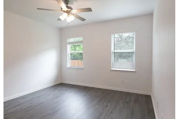 $1300 : HOUSE FOR RENT IN DALLAS TX image 2