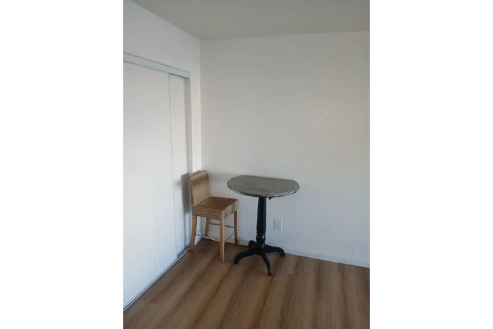 $1100 : Cuarto grande en Renta image 8