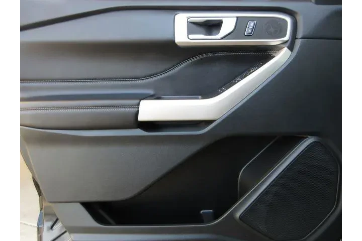 $27296 : Ford Explorer 2023 XLT 4dr S image 9