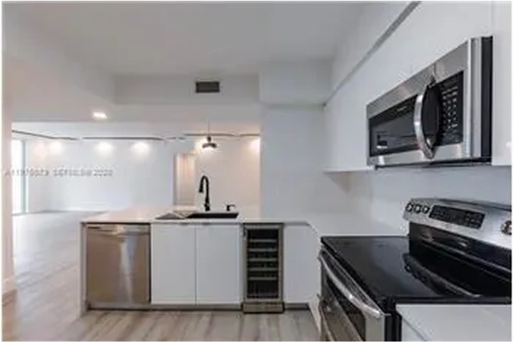 $5800 : Rental property with 3 bedro image 1