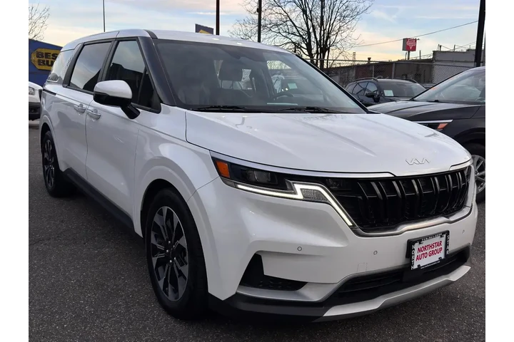 $31795 : Kia Carnival 2024 EX 4dr Min image 3